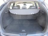 広々ラゲッジスペースはレジャーやアウトドアにピッタリです。リアシートは4:2:4の3分割で倒すことができます。後部座席を倒せばたくさんの荷物を積めるフラットなラゲッジスペースになります。