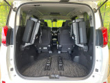 後席を格納すると、これだけの広さが!シーンに合わせたシートアレンジで、大きな荷物も積むことが出来ます♪