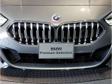 【キドニーグリル】BMWは約90年もの間、ほぼ全ての車両にひと目でBMWだと分かるこの特徴的なフロントグリルが備えられ、デザイン・アイコンとして親しまれてきました。