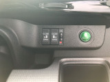 運転席からスイッチ1つでスライドドアを操作でき、荷物を持った方やお子様、お年寄りの乗り降りがとても楽になります!