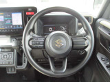 ハンドルになります☆ステアリングオーディオスイッチがついていますので簡単にボリュームの調整等が可能です☆
