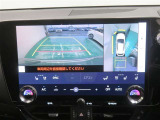 パノラミックビューモニター搭載。カメラで車両周囲の状況を映し出すため、狭い場所での駐車などに役立ちます。