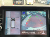 アラウンドビューモニターまるで車を真上から映したような映像で、前後左右の感覚が分かります♪車庫入れや駐車時に大活躍の機能です。