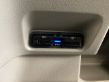 ハンドルの左下にETCがついています。高速道路の料金所の通過も楽々です。 カードの取り出しもしやすい場所についています。