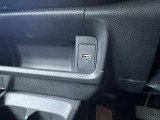 USB機器などの外部機器の接続が可能です。