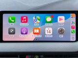 【アップルカープレイ】iPhoneがBMW車両とワイヤレスで接続されます。Apple CarPlayでは、オーディオストリーミングやメッセージングアプリがディスプレイに表示されます。