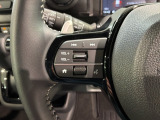 ステアリングにオーディオ操作スイッチが付いています。オーディオ画面に直接タッチしなくても操作が出来ますので、運転に集中できます。