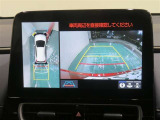 パノラミックビューモニター搭載。カメラで車両周囲の状況を映し出すため、狭い場所での駐車などに役立ちます。