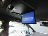 フリップダウンモニターを装備しております。