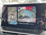 車を真上から見ているように、周囲の状況を把握しながら安心して駐車が行えるアラウンドビューモニター装備!
