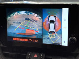 【パノラミックビューモニター】専用のカメラにより、上から見下ろしたような視点で360度クルマの周囲を確認することができます☆死角部分も確認しやすく、狭い場所での切り返しや駐車もスムーズに行えます。