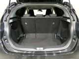 大きく開くラゲッジスペースです。左右独立でリアシートが倒れるので長尺の荷物も積むことが可能です。
