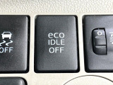 【アイドリングストップ】赤信号や渋滞で停車した際にエンジンを停止し、無駄な燃料の消費を抑えます。燃費向上や環境保護につなげる機能♪エンジンはブレーキを離せば再始動します。