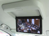 後席用モニター付です。後席でも映像を楽しめますので、お子様も退屈しません!!