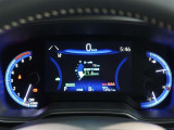 とっても見やすいメーターです。夜間時はラグジュアリーな気分にさせてくれる照明が魅力ですので、夜のドライブも楽しみになりますよ♪
