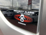 純正ディーラーオプションセキュリティ盗難防止アラーム付きですので、車両盗難などに対する抑止効果がございます。