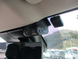 後方室内を記録するドライブレコーダーも装備されております。