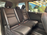 後部座席も気になるようなキズ・汚れやへたり等、大きなダメージはなく、良好な状態です。