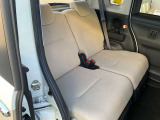 後部座席も当然、綺麗・清潔に仕上げております。内装の綺麗なお車は気持ちが良いですし、コンディションのいい車が多いです。前のユーザーが丁寧に使っていた証拠です。