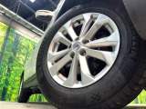 【純正17インチアルミホイール】外観にマッチした純正アルミホイールを装着しております。各種社外アルミホイールや、スタッドレスタイヤも取扱いしております。是非ご相談ください♪