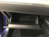 グローブボックス。