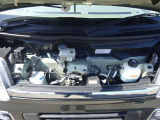 エンジンルームの様子です。エンジンルームがキレイですと、不具合等の発見もし易く、コンディションのチェックや維持の面でとってもプラスです!さらに当店でしっかり整備してご納車しますので安心です!