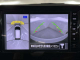上からの視点で狭い駐車場への駐車に役立つ、アラウンドビューモニター対応純正メモリーナビ装備。