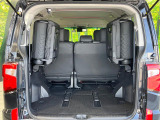 後席を格納すると、これだけの広さが!シーンに合わせたシートアレンジで、大きな荷物も積むことが出来ます♪
