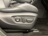 パワーシート搭載。微妙な調整が手軽にでき、最適なポジションで運転することが可能です。