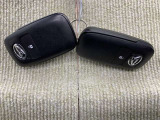 手荷物が多いときでも、スマートキーをバッグやポケットに携帯していれば、キーを取り出すことなくドアの解錠・施錠ができます