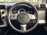 インテリアに合わせたデザインのステアリングは、運転される方のことも考え、運転しやすい形状、大きさです。是非一度、実際に触ってお確かめください。