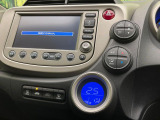 【オートエアコン】一度お好みの温度に設定すれば、車内の温度を検知し風量や温度を自動で調整。暑い&hellip;寒い&hellip;と何度もスイッチ操作をする必要はありません。快適な車内空間には必須の機能ですね♪