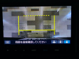 バックカメラの画像です。ガイドラインがスムースな車庫入れをサポートいたします!車庫入れの安心感がアップしますね☆