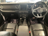 長年乗っても飽きがこないJeepのデザインとなっております。