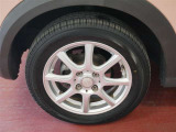アルミホイール付!鉄ホイールと違って軽いので燃費にも影響してきます。ガソリンの高騰に少しは貢献します!足元がきまります。