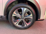 純正アルミホイール装着です!足元からおしゃれを!