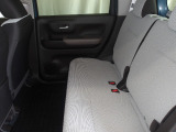 後席も足元広々で快適にドライブ出来ます♪