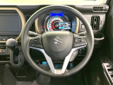インテリアに合わせたデザインのステアリングは、運転される方のことも考え、運転しやすい形状、大きさです。是非一度、実際に触ってお確かめください。