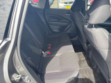 足元ゆったりの後部座席!大人二人が並んで座っても広々空間でドライブをお楽しみいただけます★