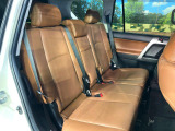 後部座席も気になるようなキズ・汚れやへたり等、大きなダメージはなく、良好な状態です。