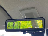 【デジタルルームミラー】後席の大きな荷物や同乗者で後方が確認しづらい時でも安心!カメラが撮影した車両後方の映像をルームミラー内に表示。クリアな視界で状況の確認が可能です!
