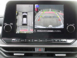 上空から見下ろしているかのように駐車できるアラウンドビューモニター。車庫入れや縦列駐車に役立ちます。