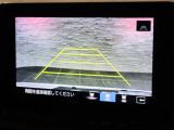 バックカメラが装備されており、後方の安全確認はもちろんのこと狭い場所での駐車や雨の日・夜間など視界の悪いコンディションでのストレスの軽減にもなります!