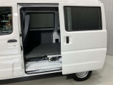 開口部が高く、開閉の滑らかな後席ドアで、積み込み・積み降ろしの作業もスムースに行えます。