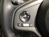 ステアリングにオーディオ操作スイッチが付いています。オーディオ画面に直接タッチしなくても操作が出来ますので、運転に集中できます。