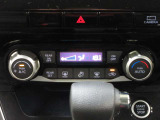 エアコンも装備されています。車内の温度を調整して、より快適にお過ごしいただけます。