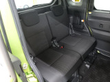 乗り心地の良いフロントシートです。足元も広々としており、長時間の運転も疲れにくいです。