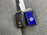 リモコンキーです。スペアのリモコンキーもございます。