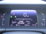 視認性の良いメーターで、運転中も情報がひと目で確認できて安心。見やすさにこだわったデザインで、毎日のドライブがもっと快適に☆