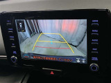 駐車が苦手な方でも安心のバックガイドモニター搭載。 後方の映像をクリアに表示し、ガイドラインで車庫入れや縦列駐車をしっかりサポート。毎日の運転がぐっとラクになります。